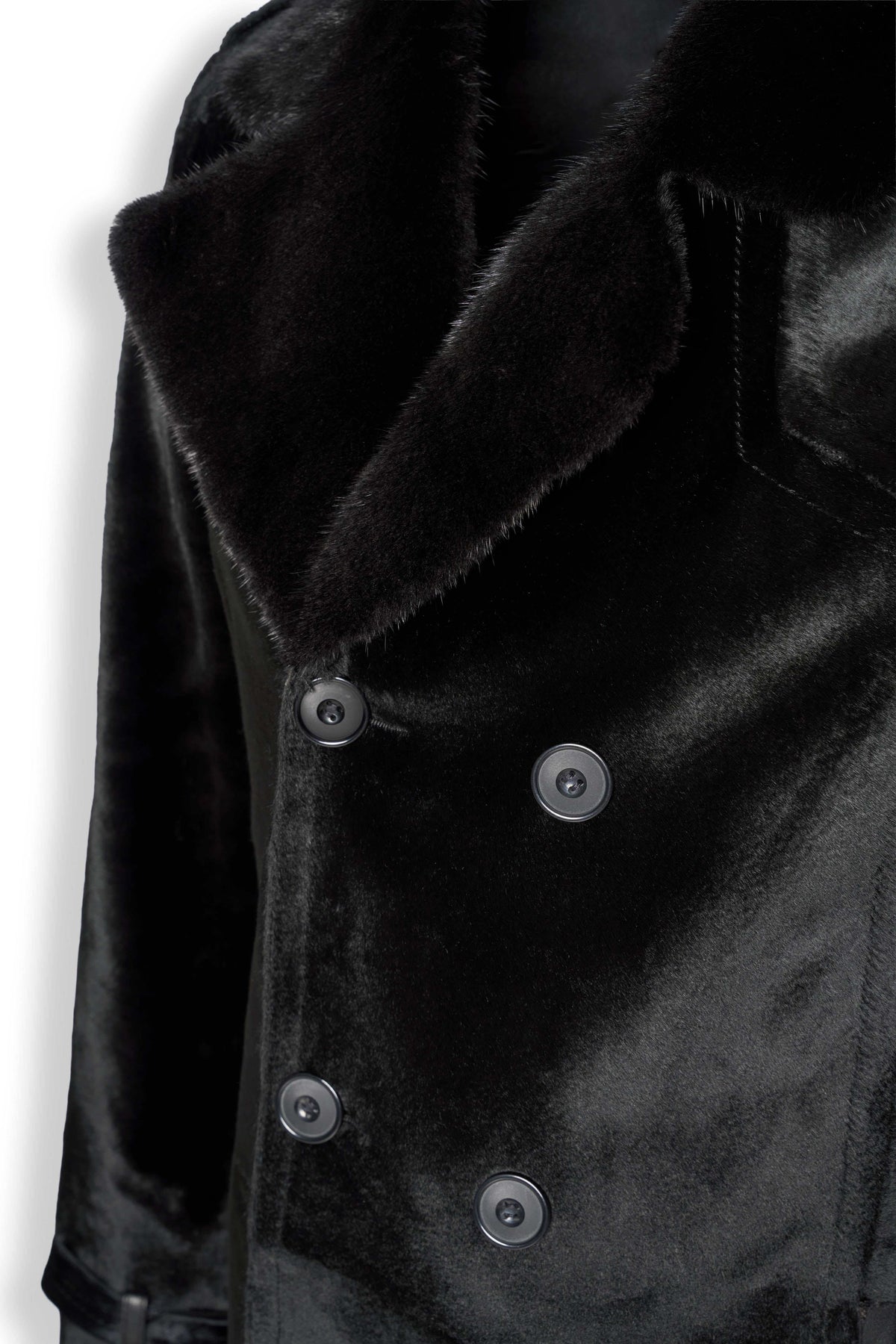 Zalvaro Noir Shearling Coat in premium leather with oversized shearling collar and double-breasted front, crafted for winter luxury and warmth